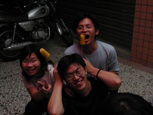 26中秋烤肉2004-09-27 20-39-16.JPG